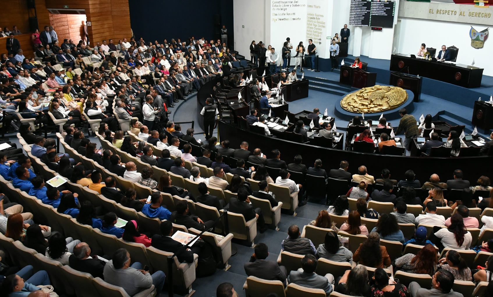 imagen que te permite ver a los Diputados en Sesión